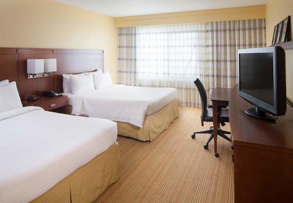 Courtyard By Marriott Fayetteville Ngoại thất bức ảnh