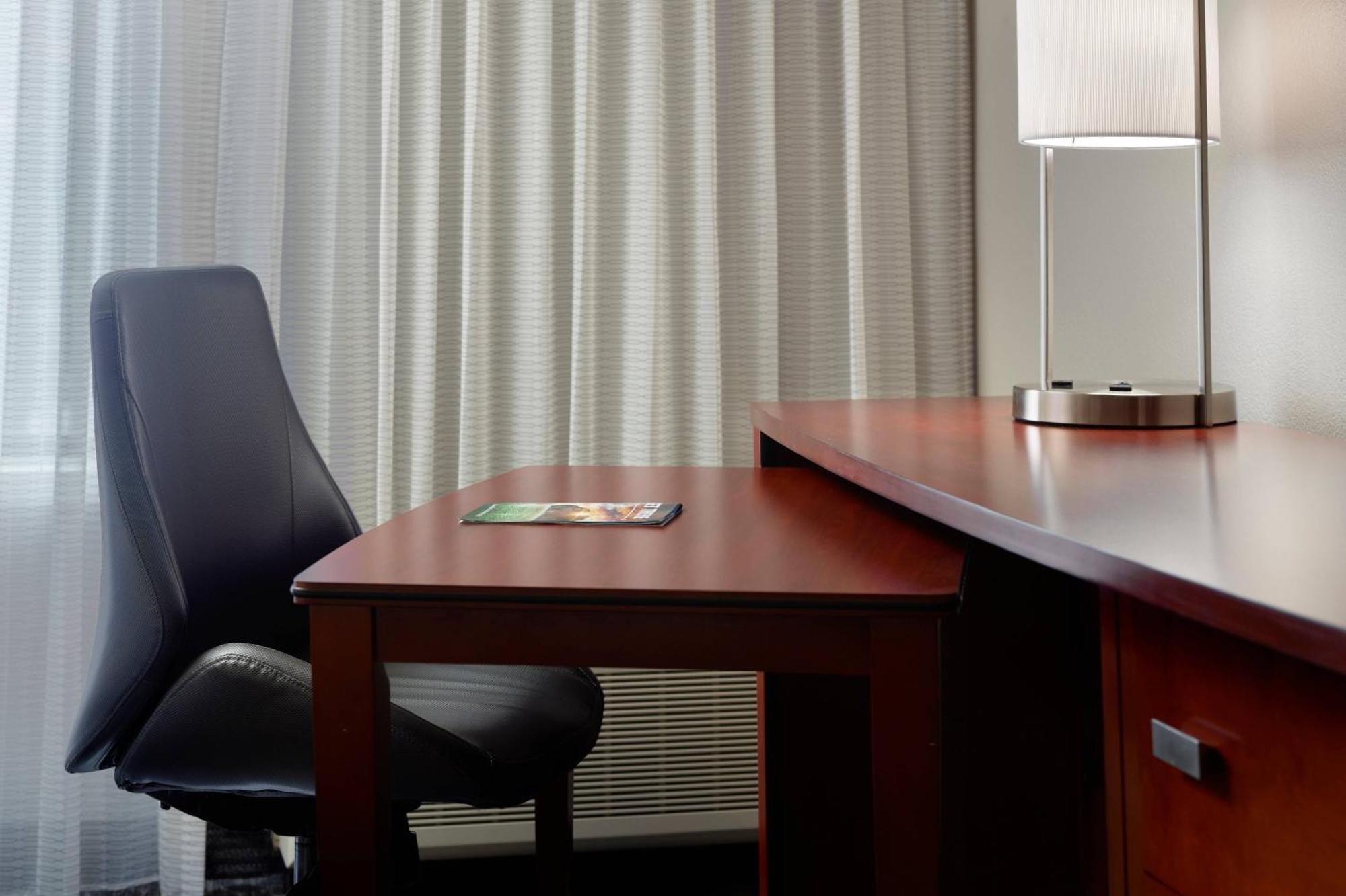 Courtyard By Marriott Fayetteville Ngoại thất bức ảnh
