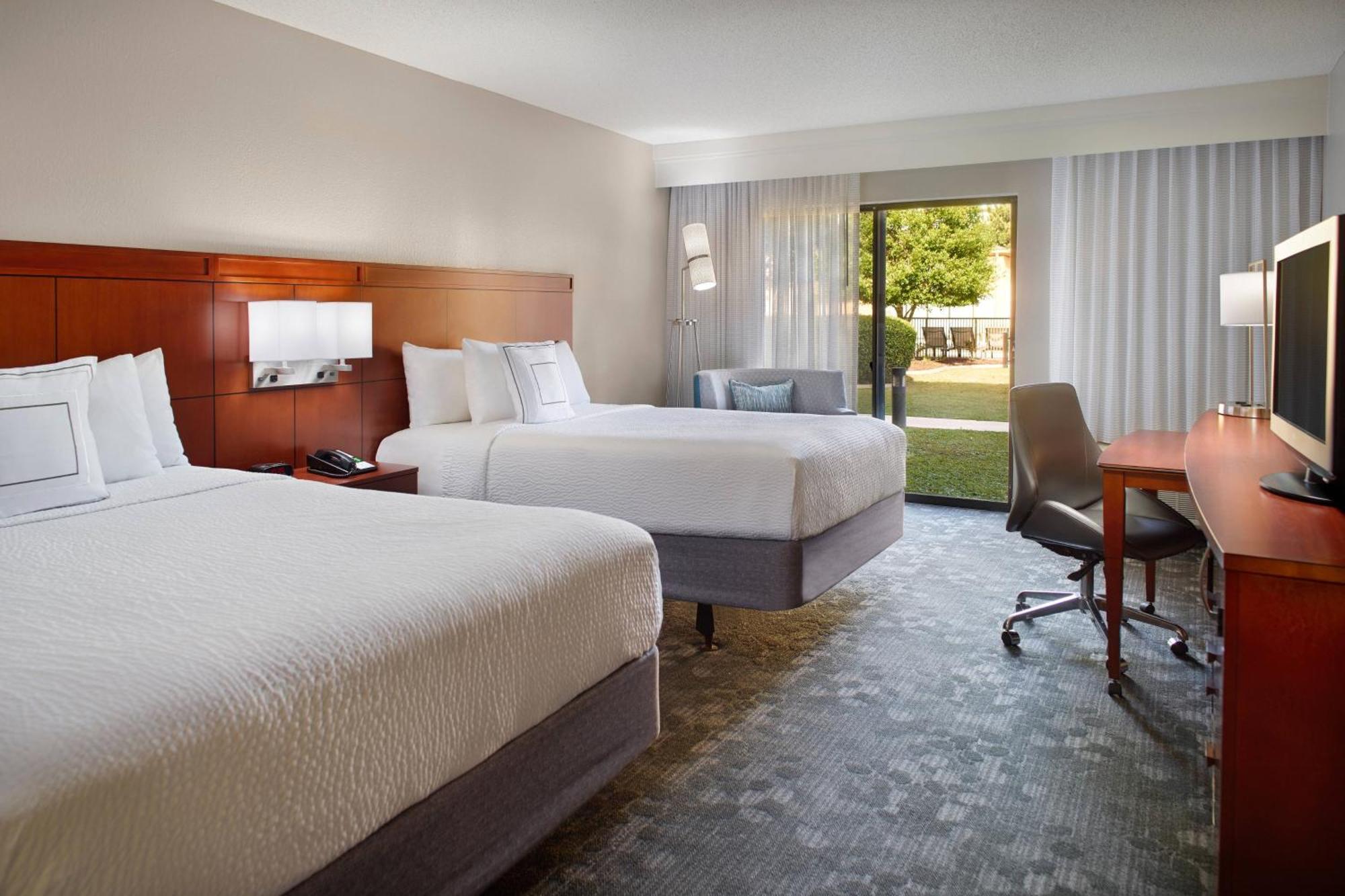 Courtyard By Marriott Fayetteville Ngoại thất bức ảnh
