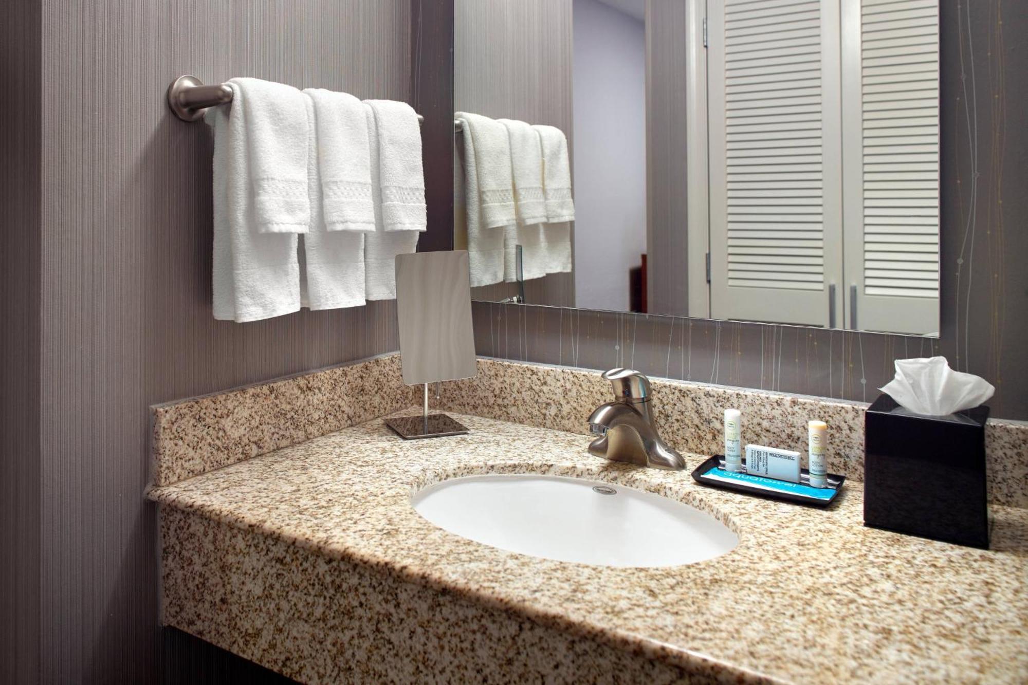 Courtyard By Marriott Fayetteville Ngoại thất bức ảnh